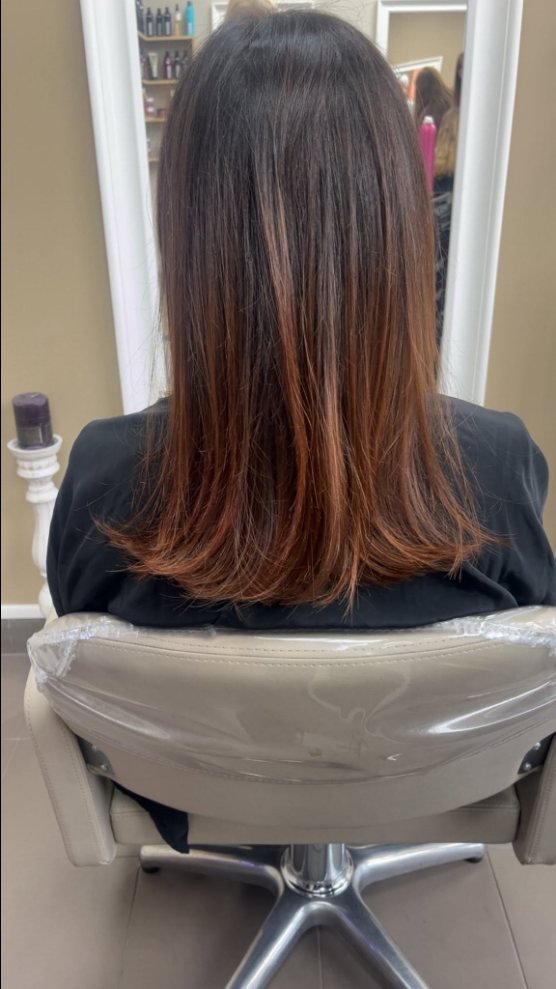 Balayage sur carré long, coiffé lisse — salon Coeur Pourpre à Saint-Pol-sur-Mer