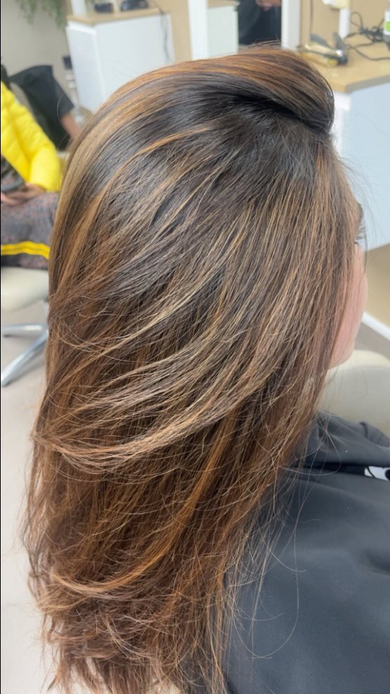 Mèches et balayage sur longueurs brunes — coiffeur à Saint-Pol-sur-Mer